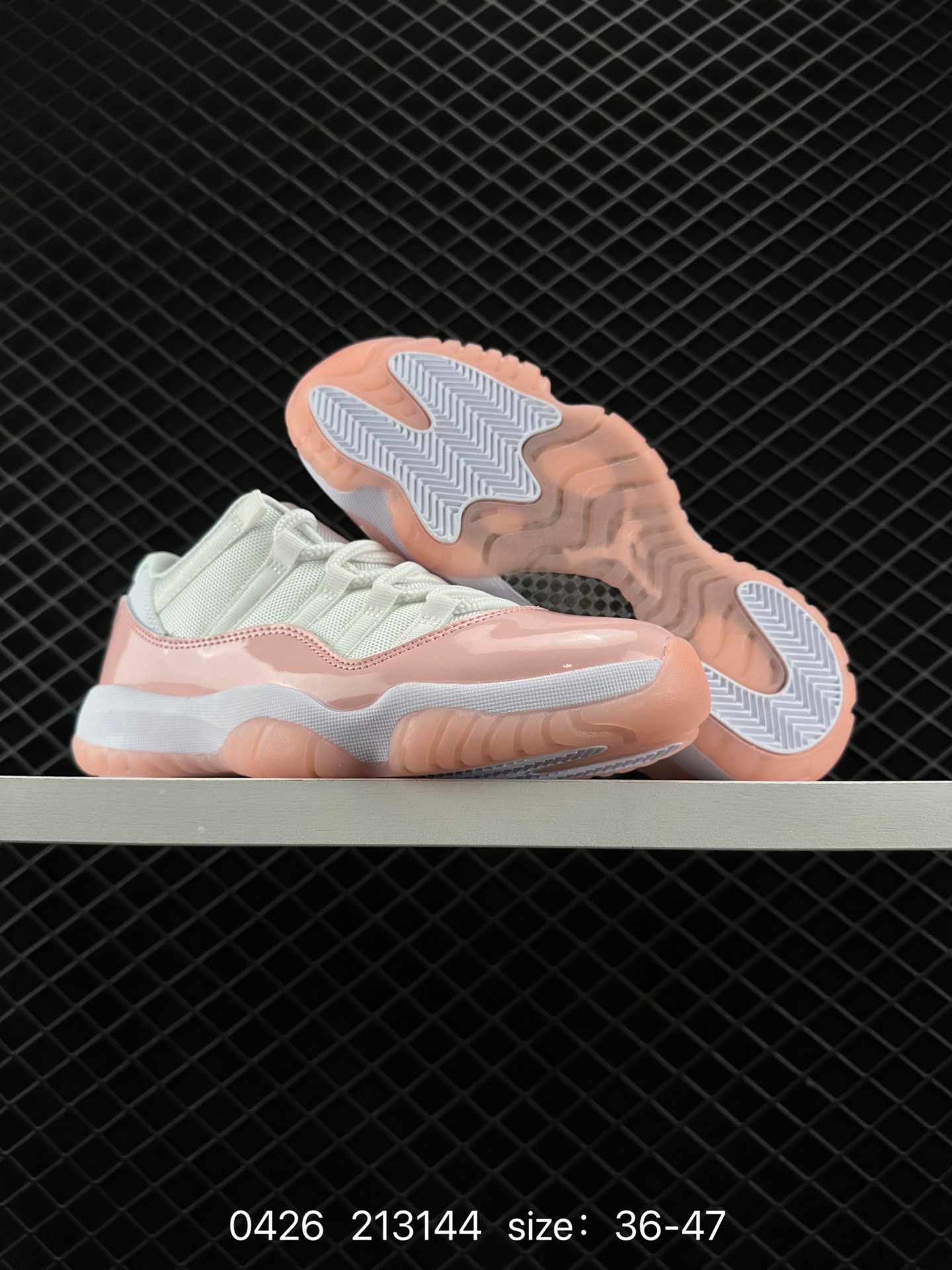 Air Jordan 11 Low Legend Pin AJ11